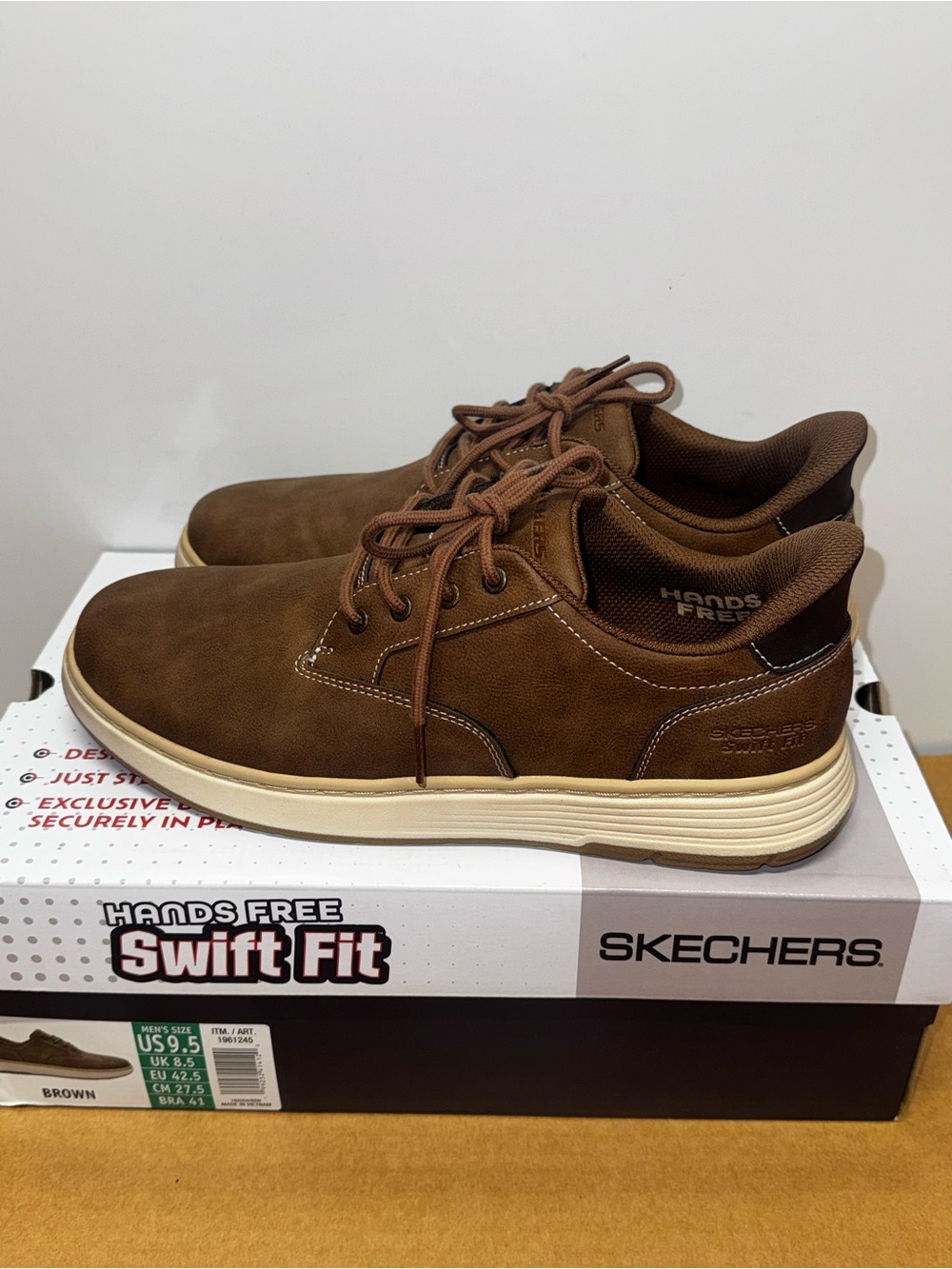 Skechers Men’s Brown Hands Free Swift Fit Casual Shoes. Size 9.5 - Excellent